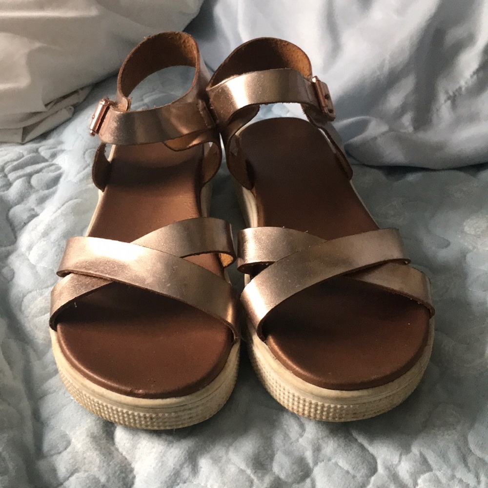 Sandals - Picture 1 of 4
